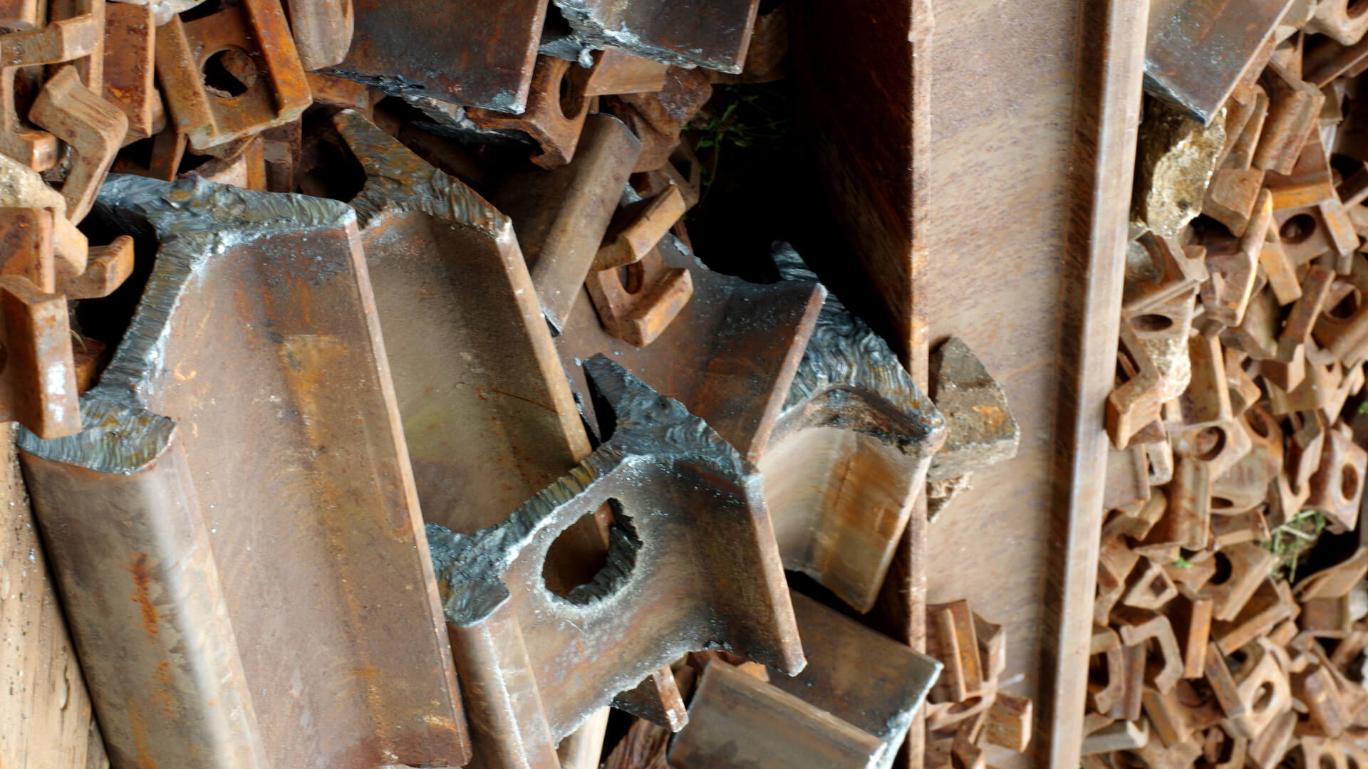 Rails – Durable Steel Rail Scrap for Industrial Use